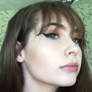 Meet your Posher, Oliolivia